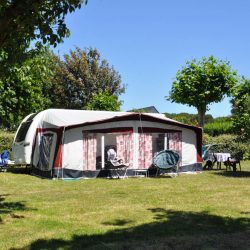 emplacement nu 10 amperes camping raguenes plage